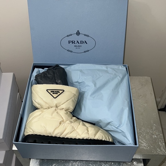PRADA
Blow Quilted Nylon Snow Booties - Picture 5 of 6
